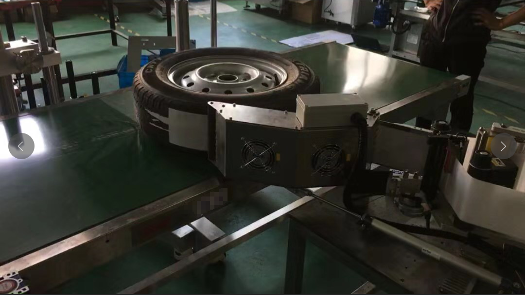 Tyre packing machine